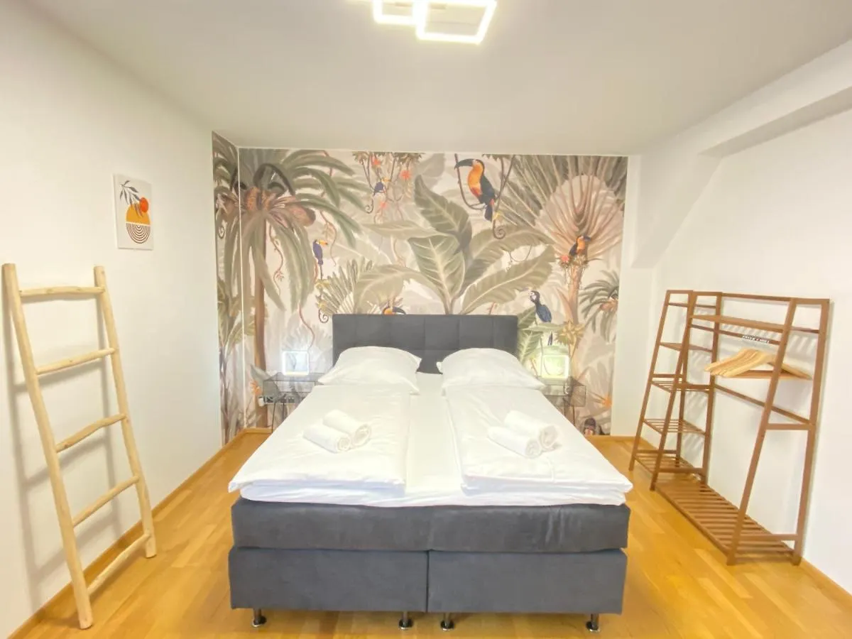 Luxomes: Tropical Style - Old Town - Central Ingolstadt Alemanha