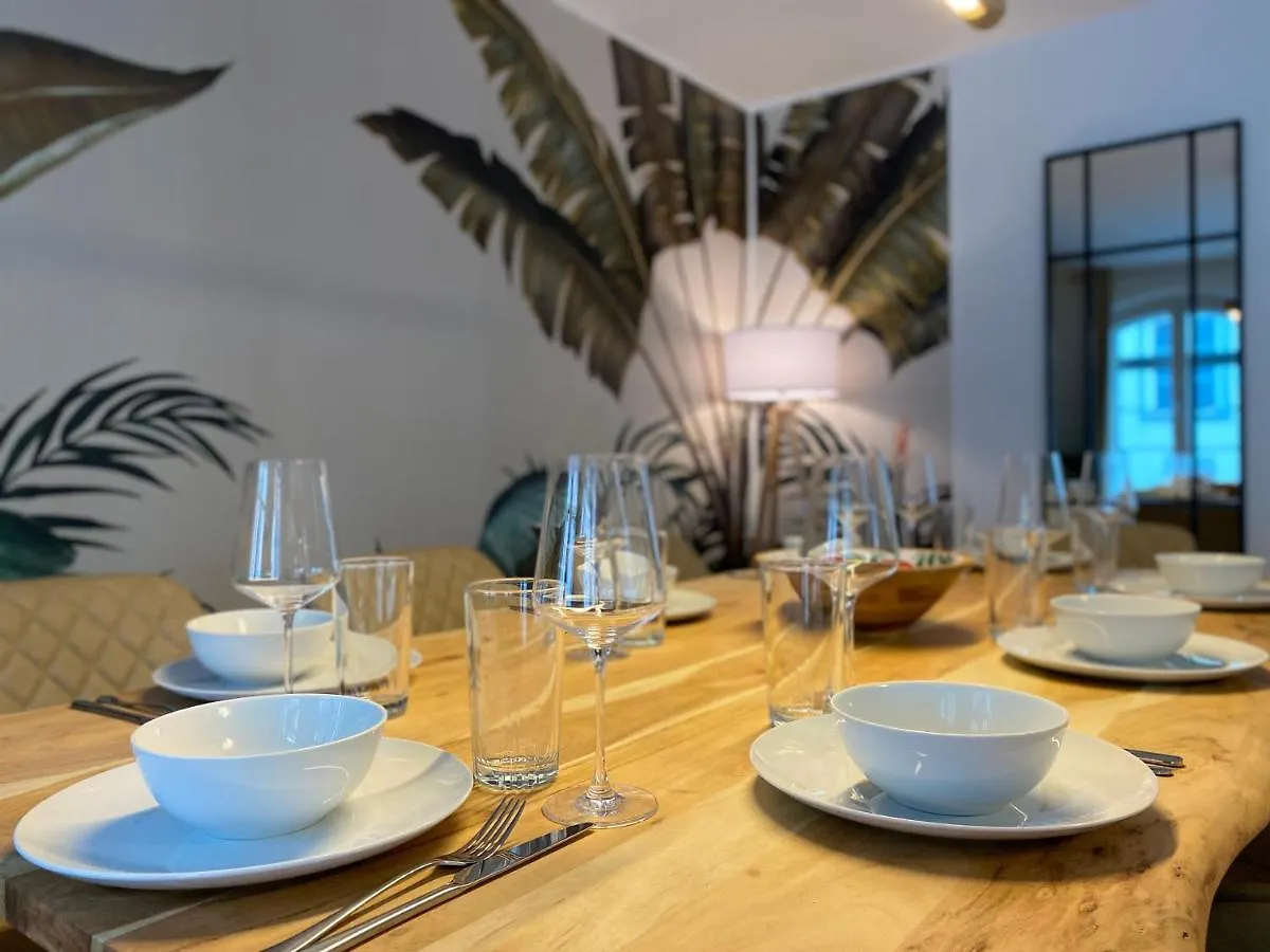 Apartment Luxomes: Tropical Style - Old Town - Central Ingolstadt