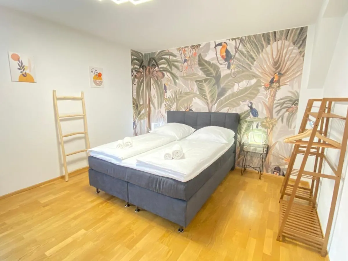 Apartment Luxomes: Tropical Style - Old Town - Central Ingolstadt