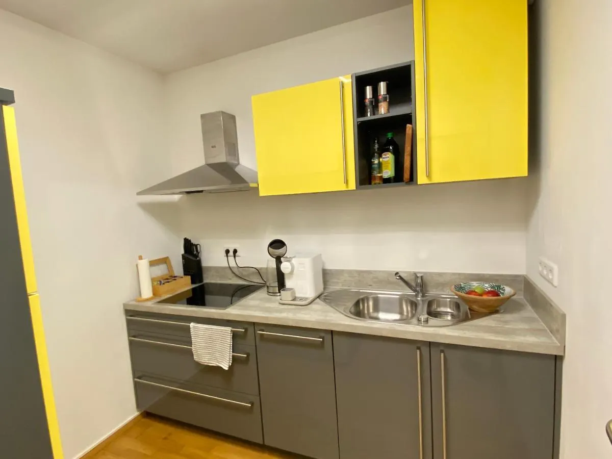 Apartment Luxomes: Tropical Style - Old Town - Central Ingolstadt